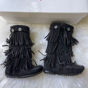 MINNETONKA 3 Layer Fringe Boot in Black
